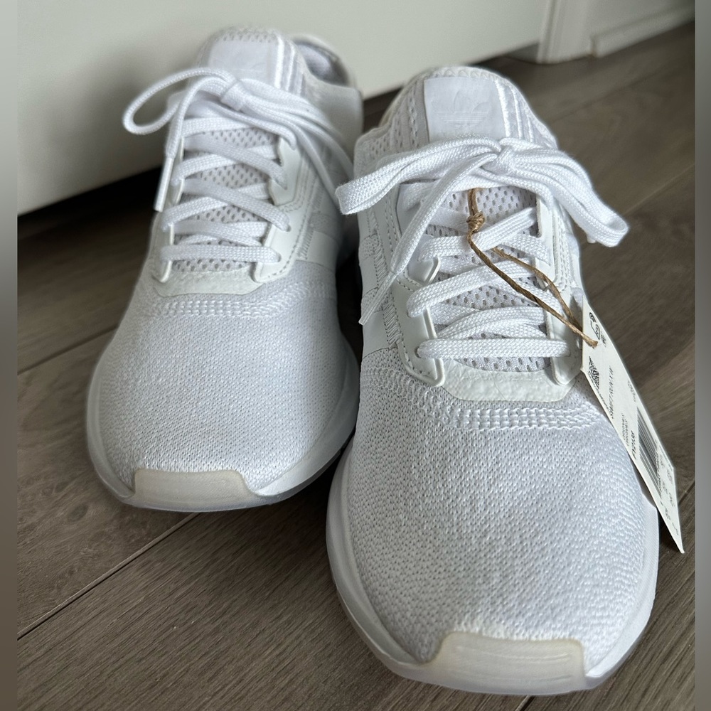 Adidas Woman’s Swift Essential Sneaker, White, Size 7